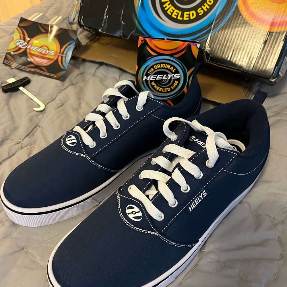 Original Heelys never warn, brand new. men’s size 10